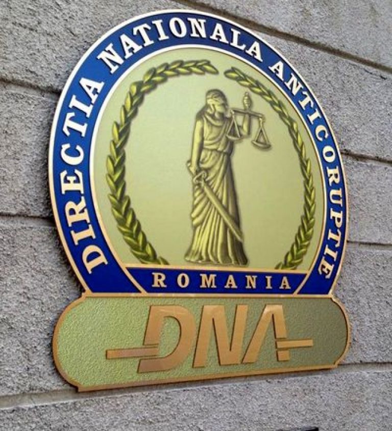 Dosarul şpăgilor de la DRDP Timişoara: Cinci dintre inculpaţi rămân în arest la domiciliu încă 30 de zile