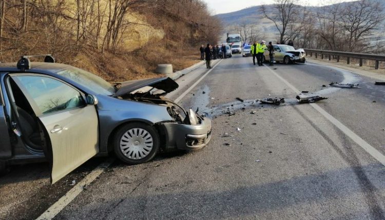 Șase persoane rănite, după un accident pe DN14