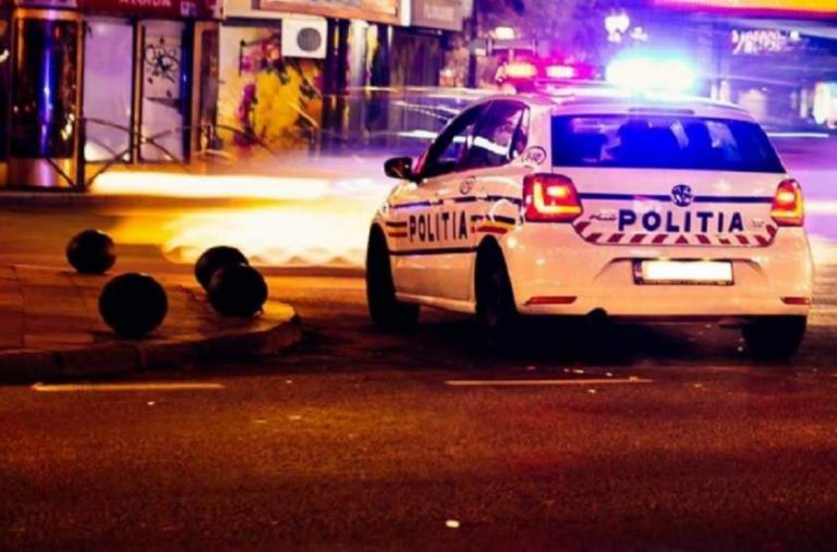 Cadavru congelat, găsit într-o mașină. Anchetatorii suspectează că a fost crimă