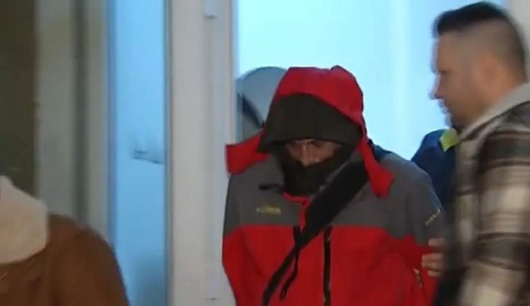 10.000 de euro salariu lunar pentru bărbatul care a dat atacul la amanet. Are două fete, ambele olimpice la matematică