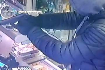 Doi adolescenţi au atacat cu pistoale de jucărie un magazin