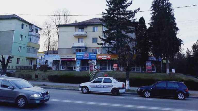 Bărbat dat dispărut de 5 zile, găsit fără viaţă pe balconul vecinei lui, mai tânără cu 36 de ani. Cei doi aveau o relație amoroasă