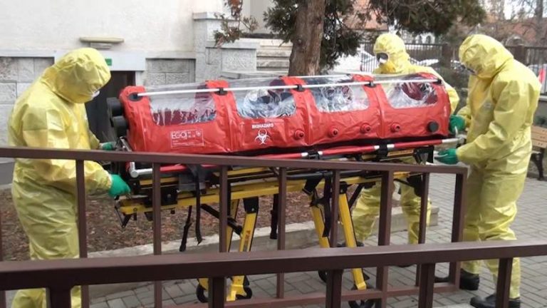 Copil de 5 ani suspect de coronavirus, luat cu izoleta de acasă şi dus la spital