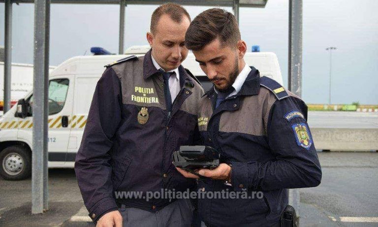 Au vrut să treacă granița cu acte false