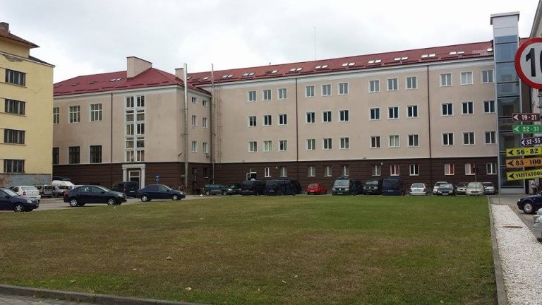 De frică să nu „tragă obloanele!” o universitate din Banat caută, cu disperare, salvarea la… Cluj
