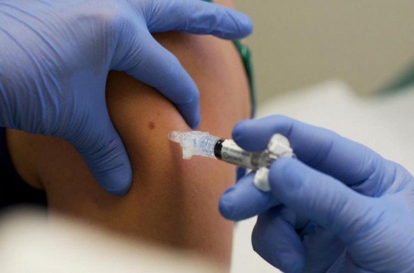Avertismentul specialiștilor: cui îi este contraindicat noul vaccin anti-covid
