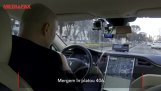 Oraşul din România în care oamenii pot merge cu un taxi Tesla / VIDEO