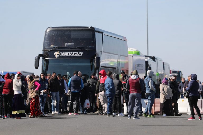 Ungaria face o excepție și permite tranzitul românilor blocați la granița cu Austria