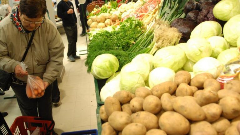 Asociația Marilor Rețele Comerciale: Fiţi cumpătaţi şi chibzuiţi la ce şi cât cumpăraţi! Sunt stocuri pentru toți dacă suntem solidari