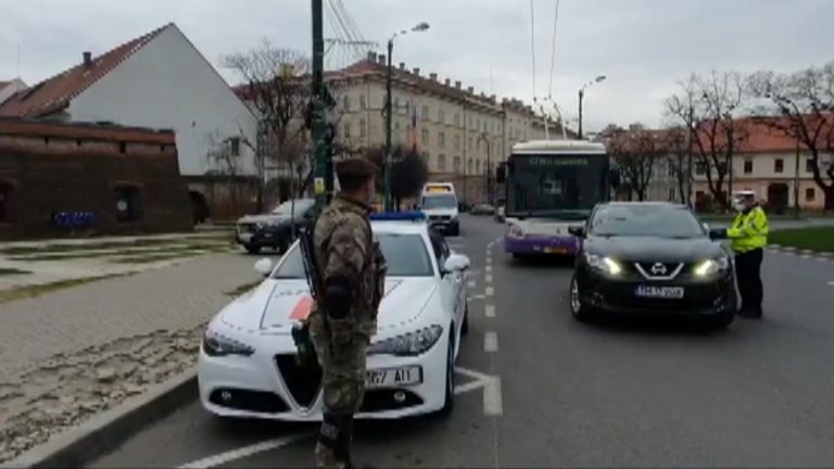 Armata, pe străzi şi la Timişoara, pentru asigurarea respectării restricţiilor de circulaţie FOTO-VIDEO