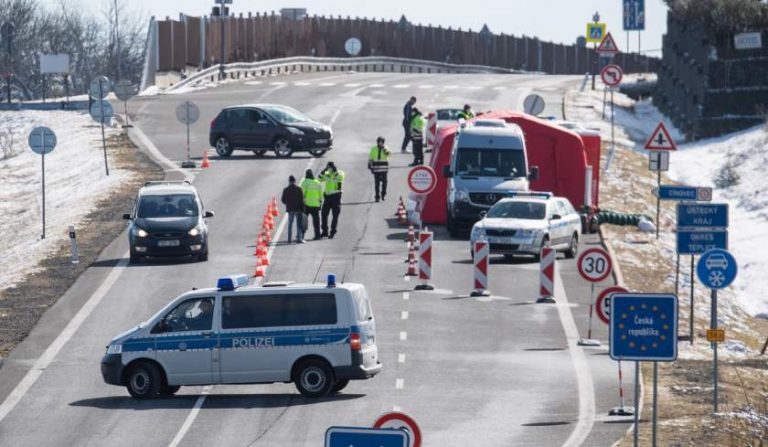 Peste 80 de români sunt blocaţi în Cehia. Rămân fără muncă, nu sunt lăsaţi să se întoarcă în ţară