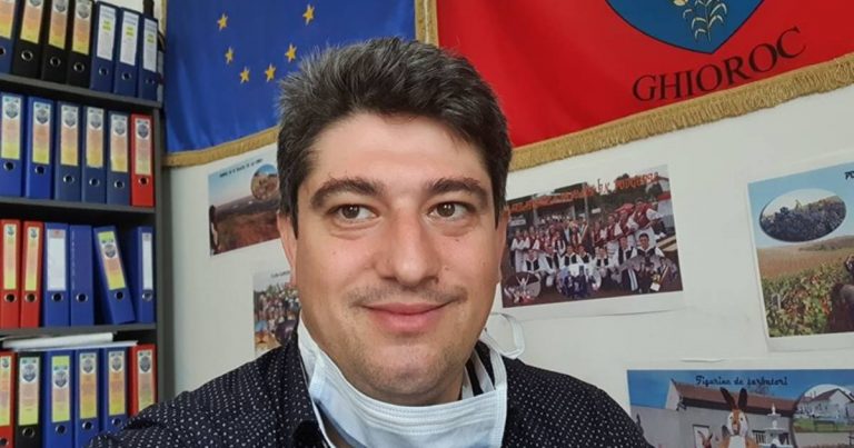 Primarul unei comune arădene, în autoizolare. A intrat în contact cu o persoană infectată cu COVID-19