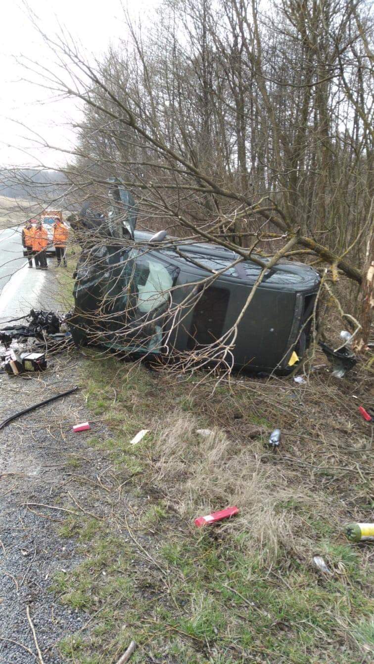 Se circulă dirijat pe DN6, după ce o șoferiță a pierdut controlul mașinii