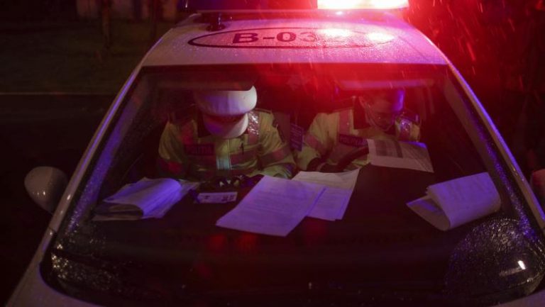 Un poliţist a fost sancţionat de colegul său, pe care îl chemase în ajutor