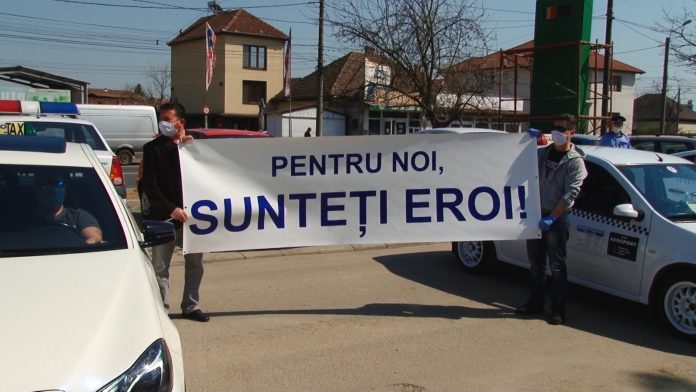 Medicii de la Spitalul “Victor Babeș”, omogiați de taximetriștii din Timișoara.Still007