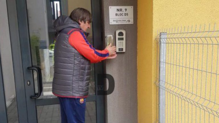 Primăria Dumbrăvița a început montarea dozatoarelor cu dezinfectant FOTO-VIDEO