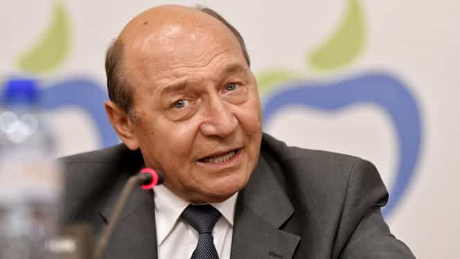 Traian Băsescu spune că vrea să îşi cumpere un apartament cu trei camere: Să nu fie izolat de lume, că suntem oameni de 70 de ani, să avem magazine în apropiere, o staţie de metrou