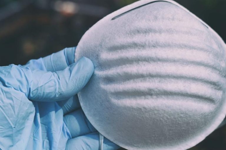 Proiect de lege: Măști gratis pentru populație acordate de stat până la 15 mai