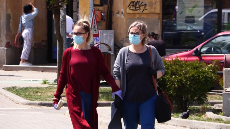 Masca de protecţie, obligatorie în zonele de promenadă şi centrele pietonale din oraşele din Timiş