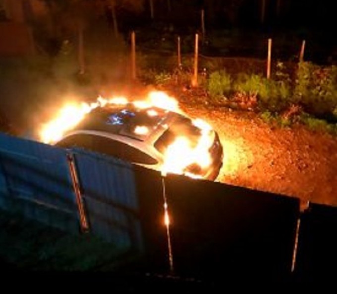 Maşina Loredanei Chivu, incendiată de o femeie care a confundat-o cu presupusa amantă a soţului ei