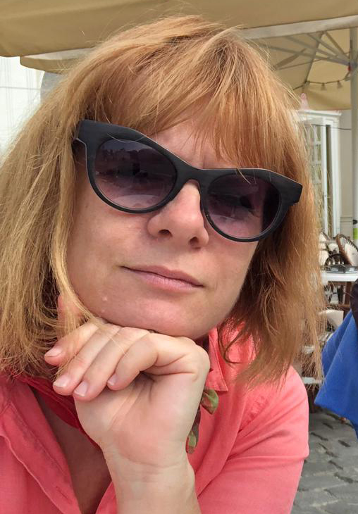 „Felul meu de a vedea lumea se suprapune cu cel în care o simt şi o rescriu în cuvinte”.  Interviu cu artista vizuală și poeta Dana Catona