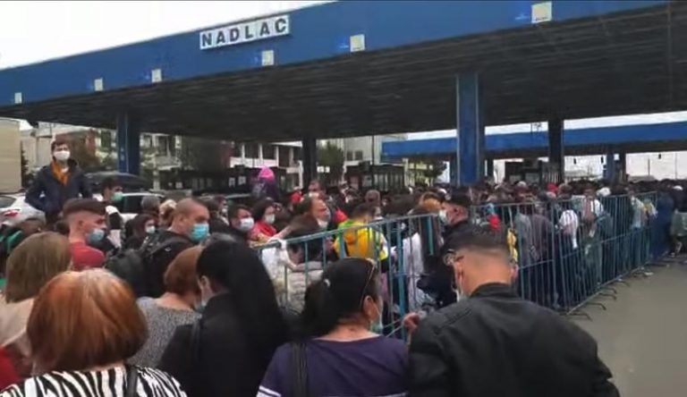 Mii de români, blocaţi ore în şir la Vama Nădlac: „Când să citim Monitorul? Noi am fost la muncă!”