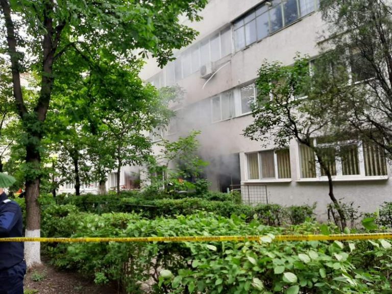 Explozie la bloc: proprietarii se aflau în apartament /VIDEO