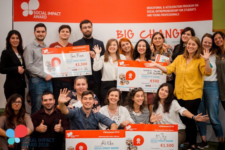 Ultima săptămână de înscriere la Social Impact Award, competiție cu premii de 5000 de euro, pentru idei de afaceri sociale