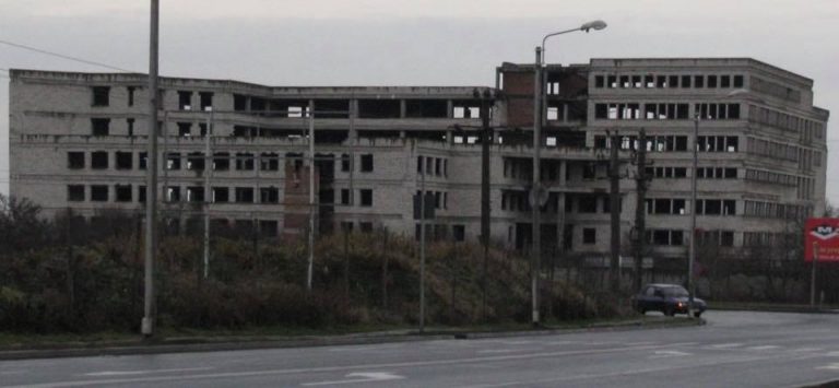 Primăria Timișoara poate prelua ruina spitalului de pe Torontalului. Edilul-șef face un nou sondaj