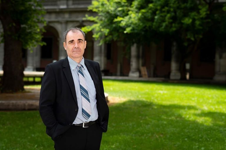 Un profesor de matematică, născut în Timișoara, a obținut cel mai prestigios premiu științific din Austria!