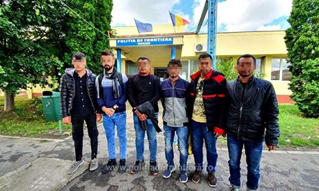Polițiștii au reținut șase asiatici