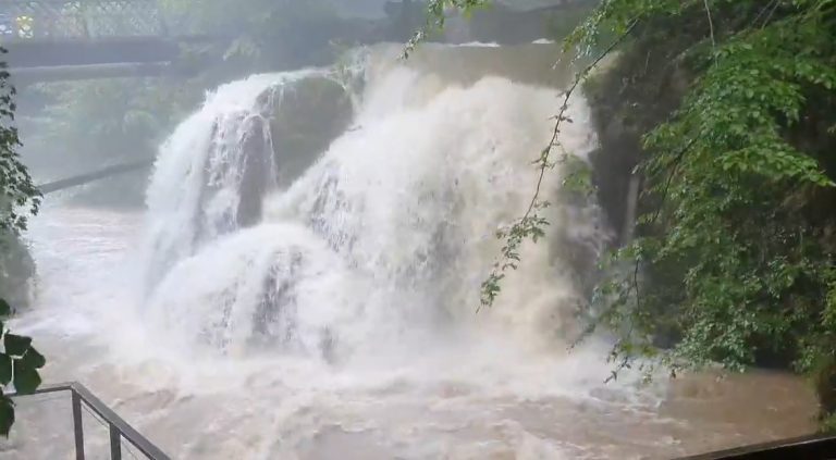 Cascada Bigăr, în pericol din cauza viiturilor / VIDEO