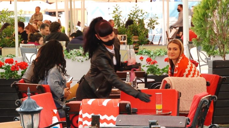 Patronii de terase, restaurante și hoteluri, protest împotriva resticțiilor