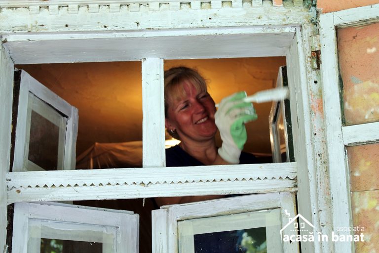 Septembrie, luna când casele din Racovița vor prinde culoare prin grija celor de la „Acasă în Banat”