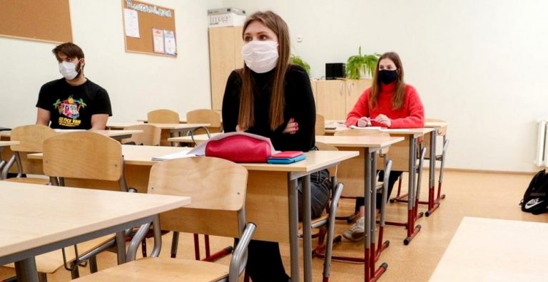 Ministrul Sănătății: Fiecare școală va trebui să aibă o sală pentru izolarea elevilor care prezintă simptome respiratorii