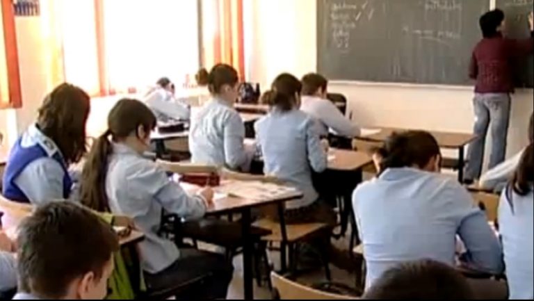 Eșecul educației românești! Vinovații: miniștrii, profesorii și părinții. Soluția: să înceapă școala mai devreme