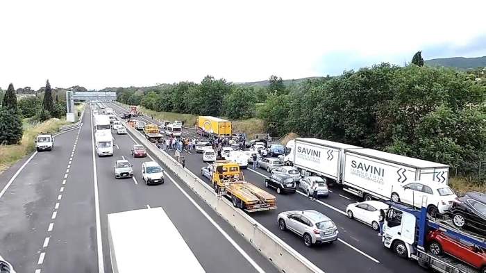 Șoferul scăpat nevătămat a fost arestat. Patru oameni au murit pe loc, iar alții sunt răniți