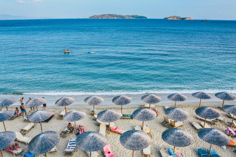 Grecia va taxa turiștii pentru serviciile de sănătate oferite în timpul sejurului
