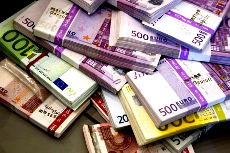 Un polițist de la IGPR a pretins peste 1 milion de euro mită. Ce s-a întâmplat cu el