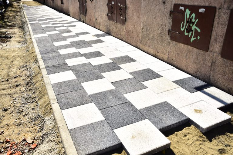 Dezmințiri în legătură cu trotuarele multicolore din zona centrală a orașului