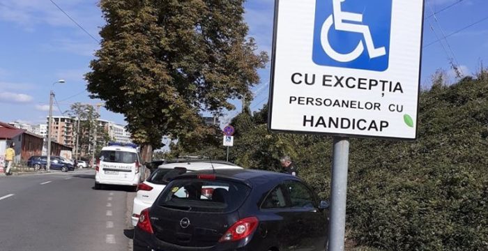 Ce se întâmplă, de acum, dacă parchezi pe locurile celor cu handicap