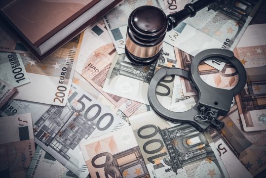 Fraudă cu fonduri europene, în vestul țării. Trei mari proiecte cu bani de la UE, în vizor