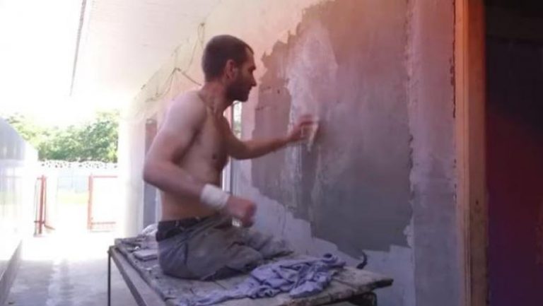 Povestea impresionantă a unui bărbat fără picioare și fără degetele de la mâini. „Sunt fericit în fiecare dimineață!”