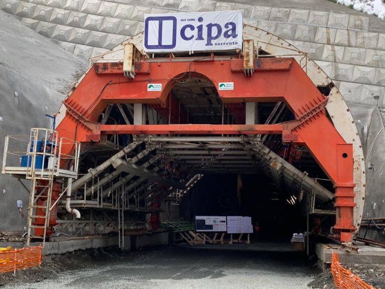 Primul tunel pe cale ferată construit în țară în ultimele trei decenii se află în vestul țării