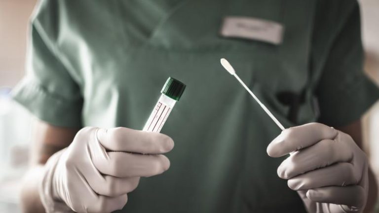 Cifre îngrijorătoare: 1.284 de cazuri noi de coronavirus în 24 de ore