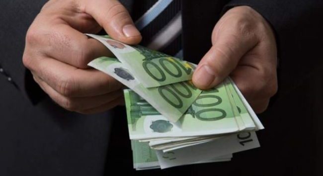 Pensie de 7.000 de euro pe lună în România! Cine încasează această sumă uriașă