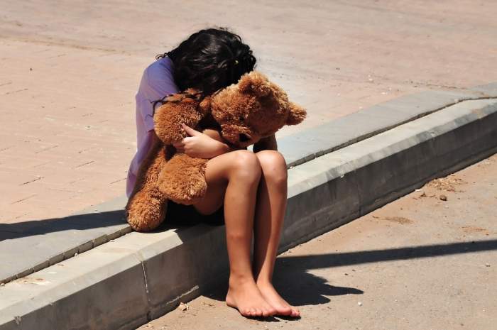 Fetiță româncă vândută în Spania pentru 50 de euro