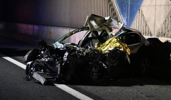 Un tânăr a avut parte de o moarte cumplită pe autostradă. Mașina lui, un morman de fiare