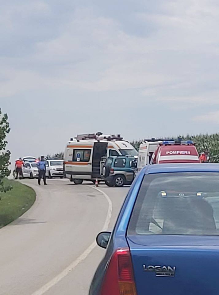 Accident mortal în Timiș: Motociclist decedat și doi copii, în stare gravă / FOTO