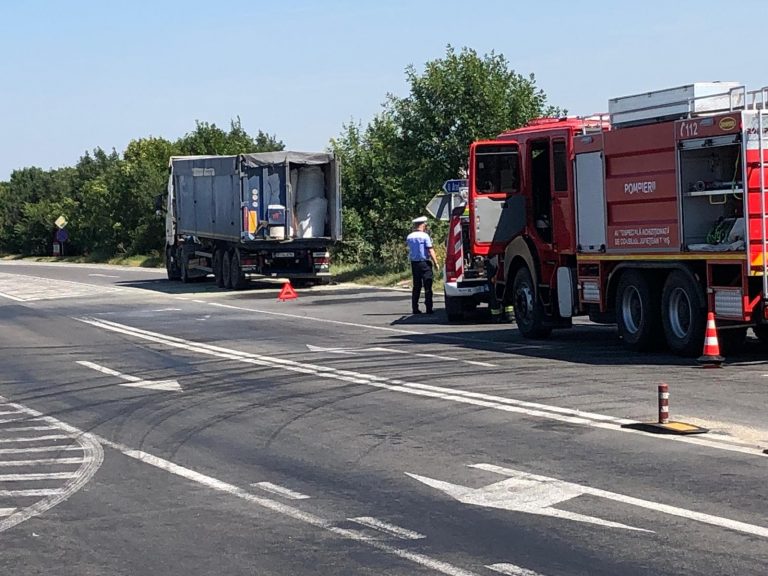 Circulație închisă pe DN 69 Timișoara – Arad. Un camion care transporta azotat de amoniu a luat foc